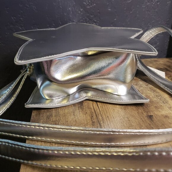 NWT Hot Topic Figural Silver Star Crossbody Bag - Picture 3 of 7